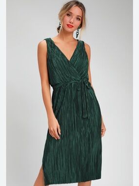 BB Dakota Happy Pleated  V-Neck  Burgundy Dress Women’s Medium